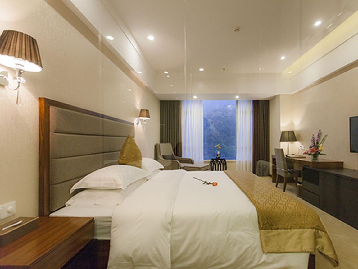 Golden Palm Hotel Zhuhai Exterior photo